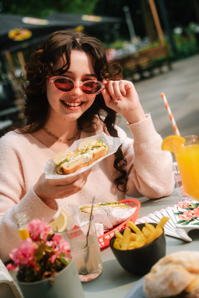 Terras bij Buurten in de Gaard met Lox Bagel