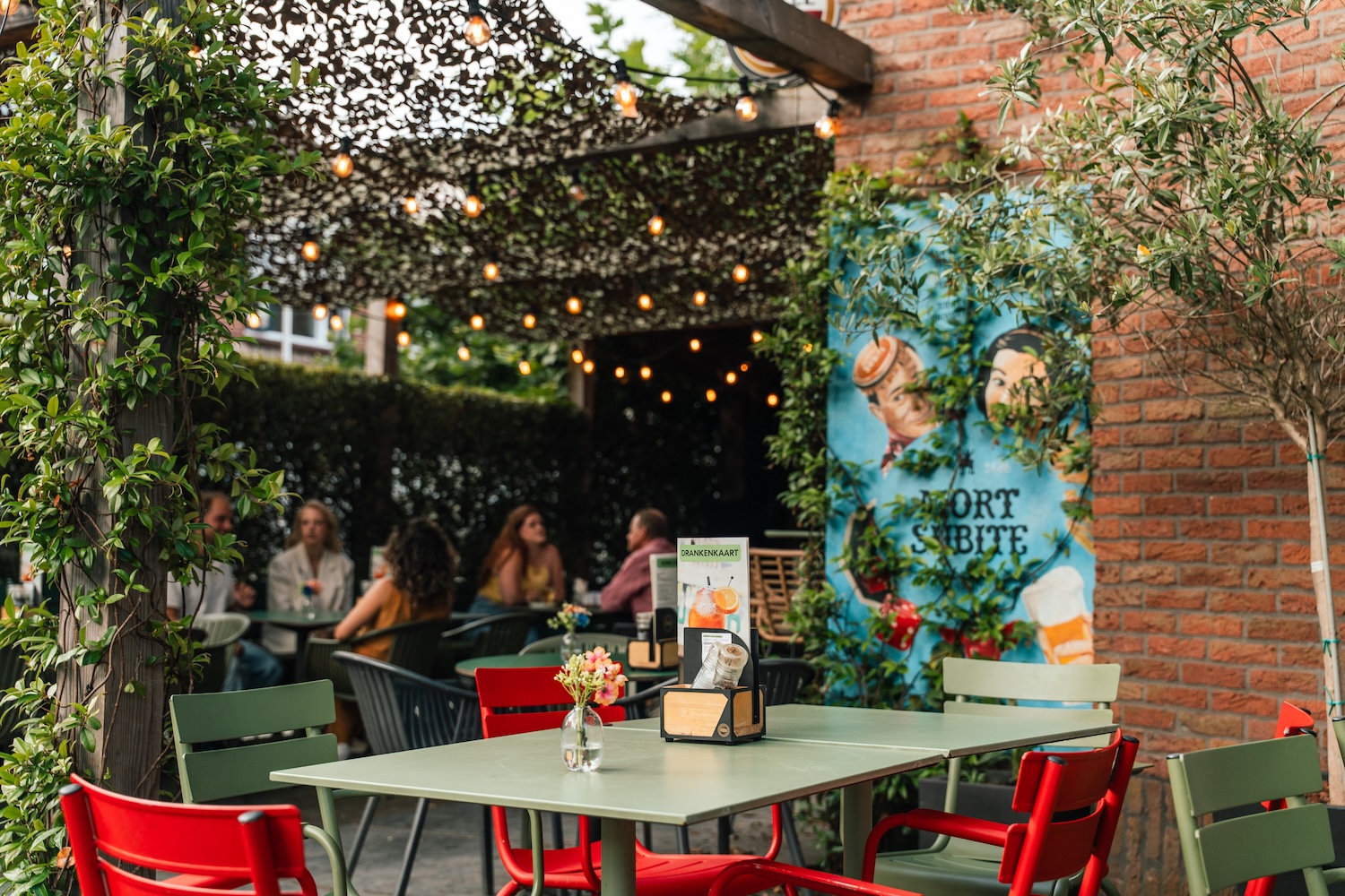 Terras bij Buurten in Oost