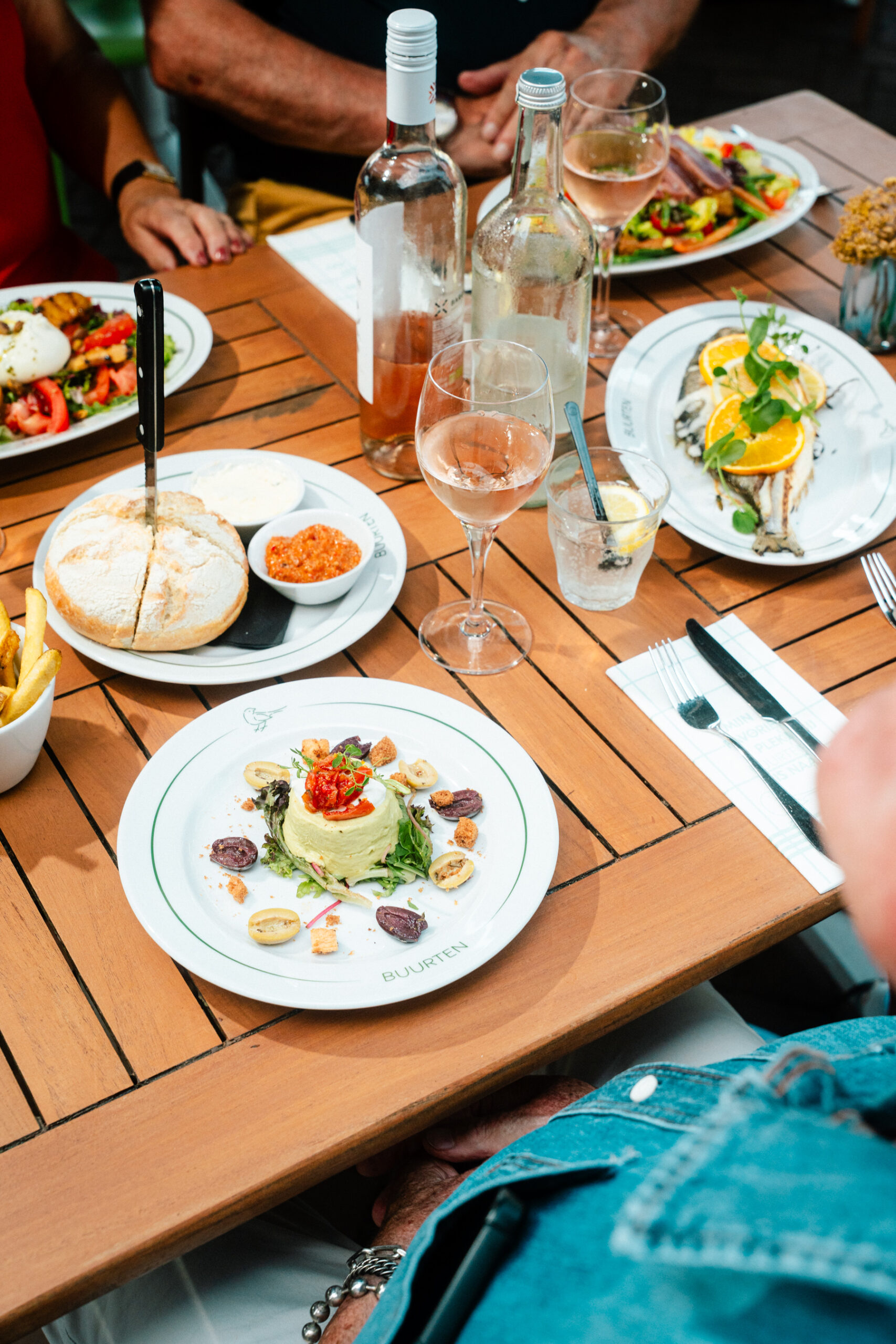 Diner Buurten op terras augustus 2026